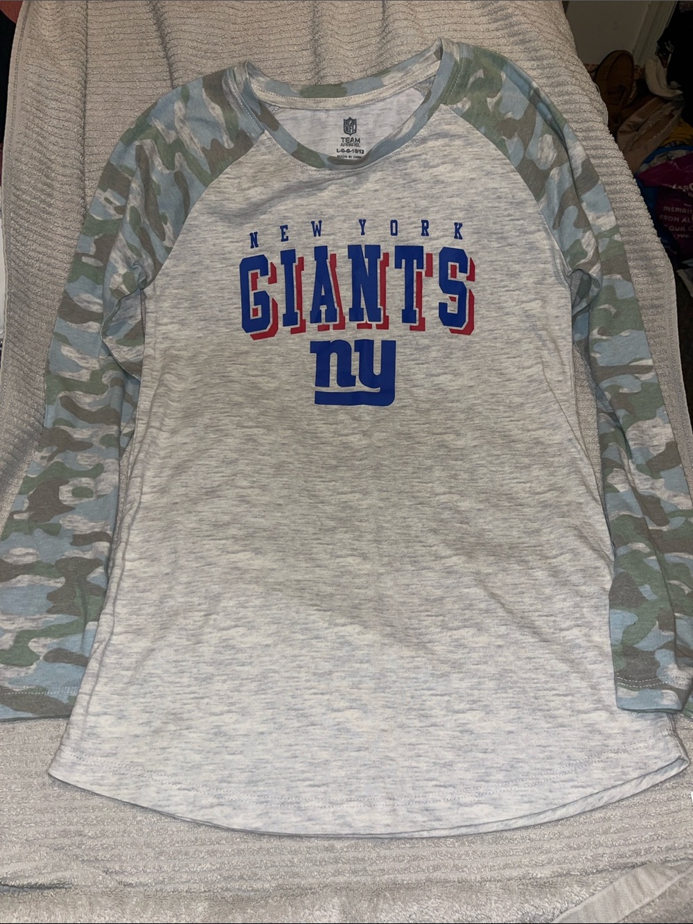 New York Giants Kids Long Sleeve Tee in Heather Gray with Camo Sleeves